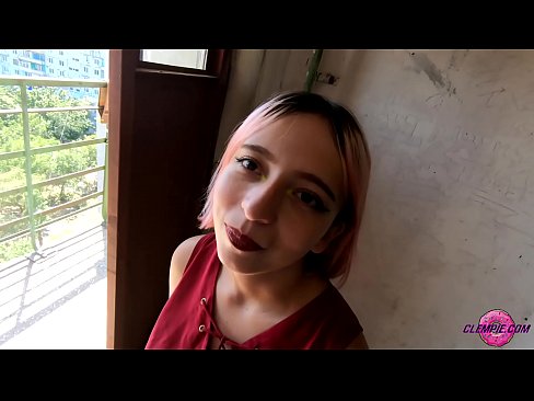 ❤️ Une étudiante sensuelle suce un étranger dans l'Outback - sperme sur son visage ☑ Fucking at us ❌❤